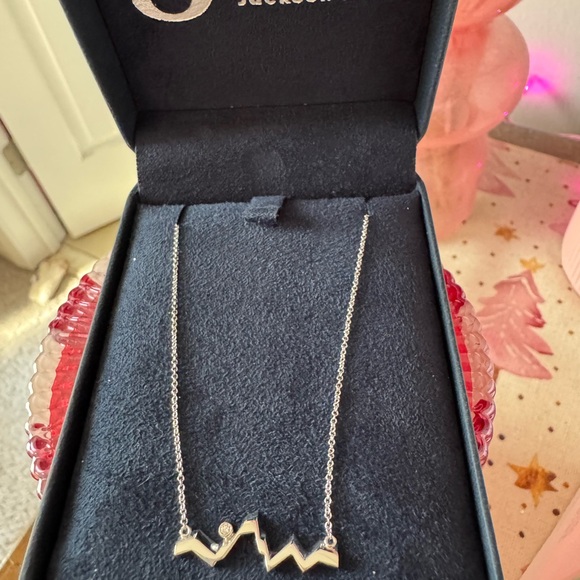 14k White Gold Mountain Outline Necklace 18” - Picture 4 of 15